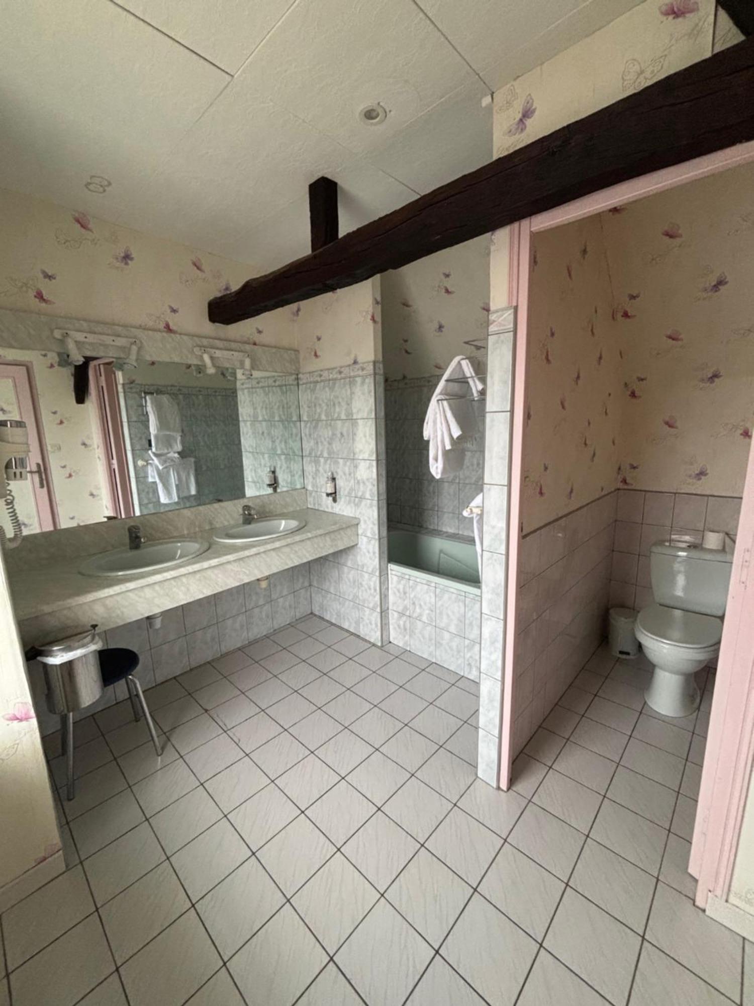Hotel Le Bon Laboureur La Charité-sur-Loire Exteriör bild