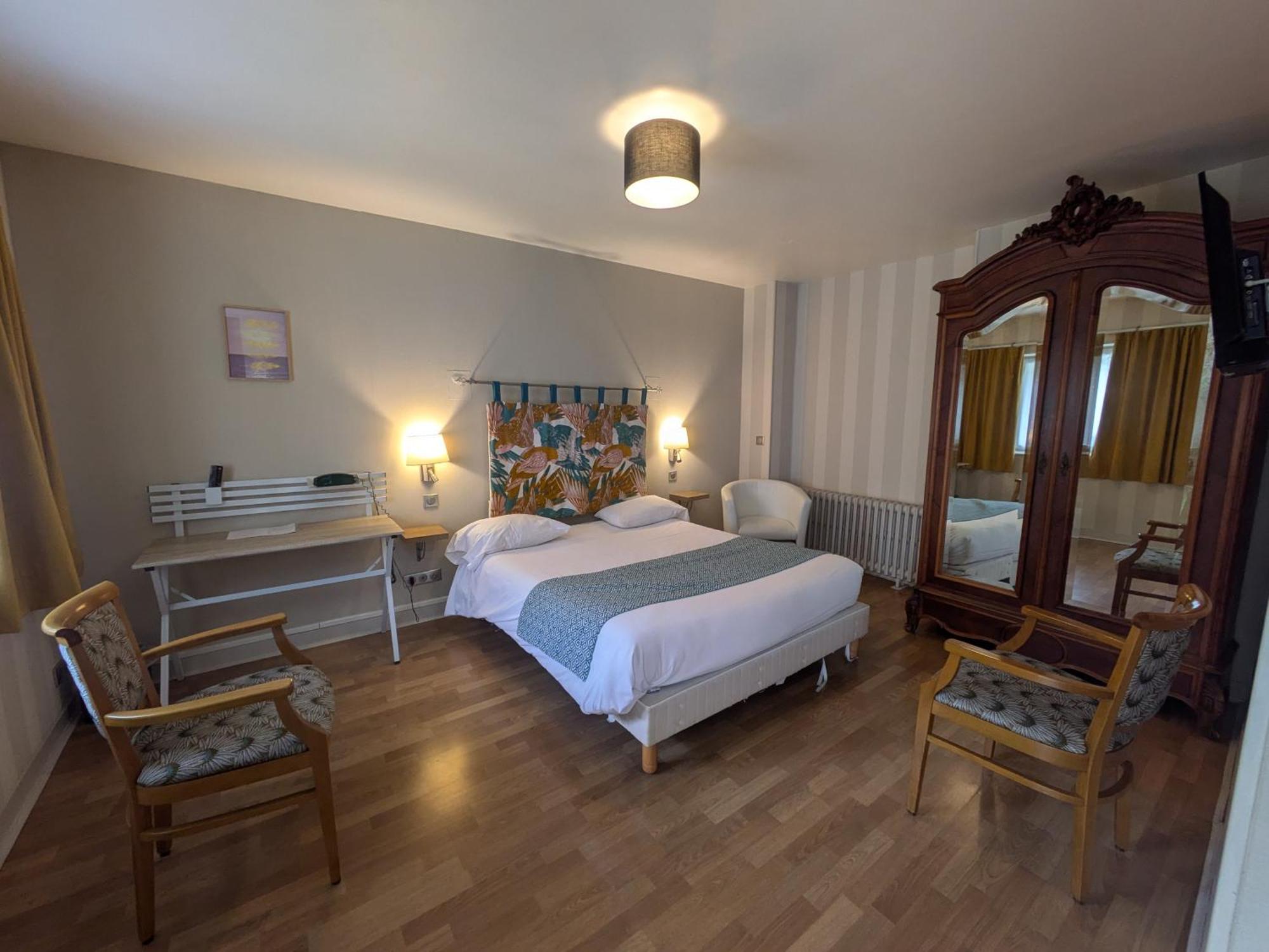 Hotel Le Bon Laboureur La Charité-sur-Loire Exteriör bild